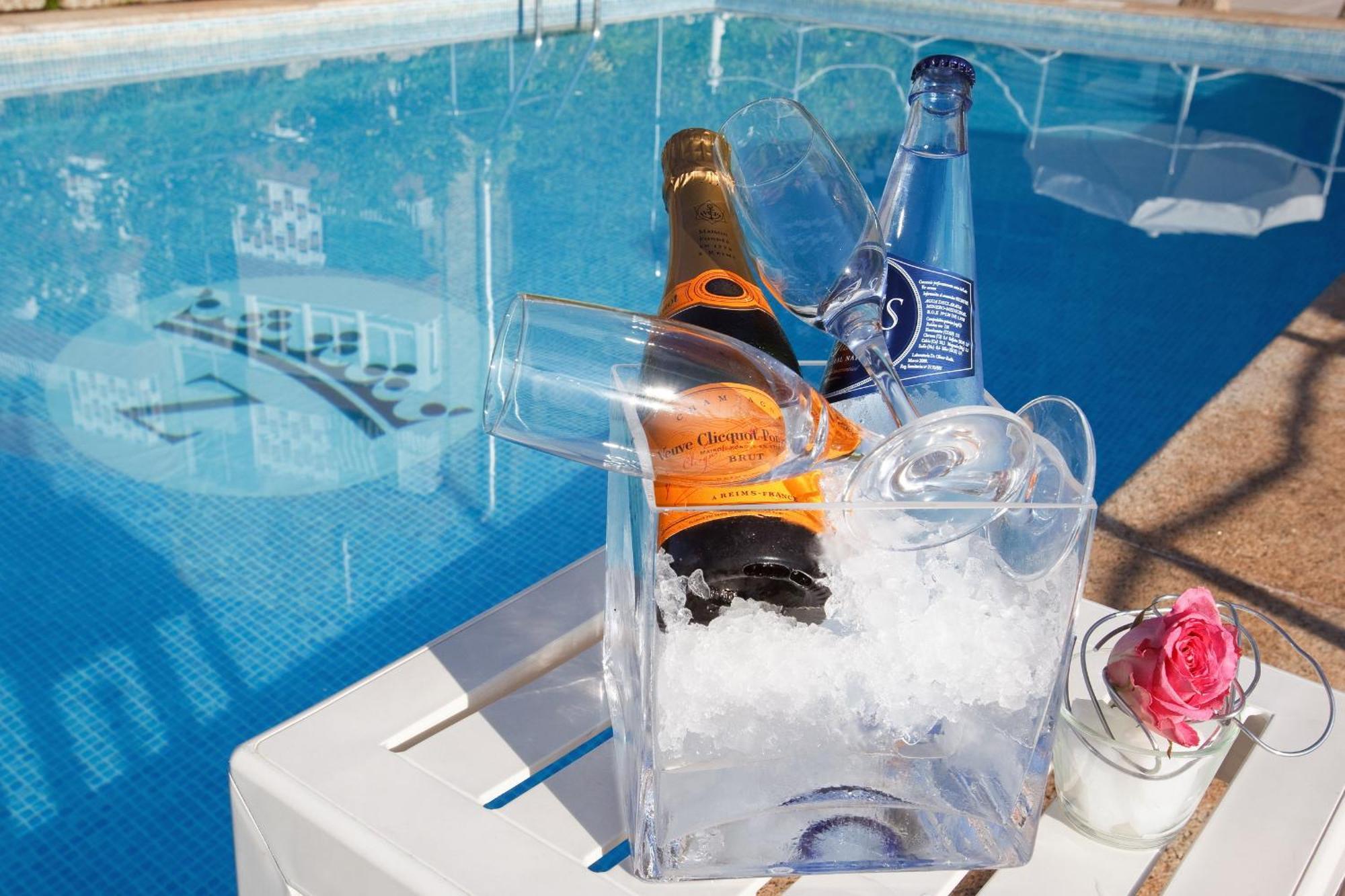 Hotel Palafox Zaragoza Facilities photo A champagne bucket