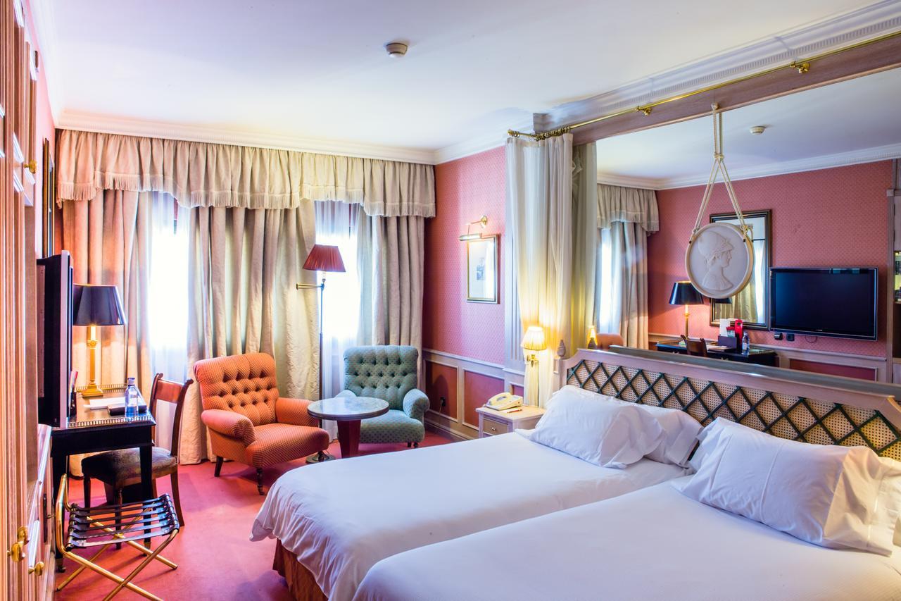 Hotel Palafox Zaragoza Exterior photo A room at the Hotel Carlton