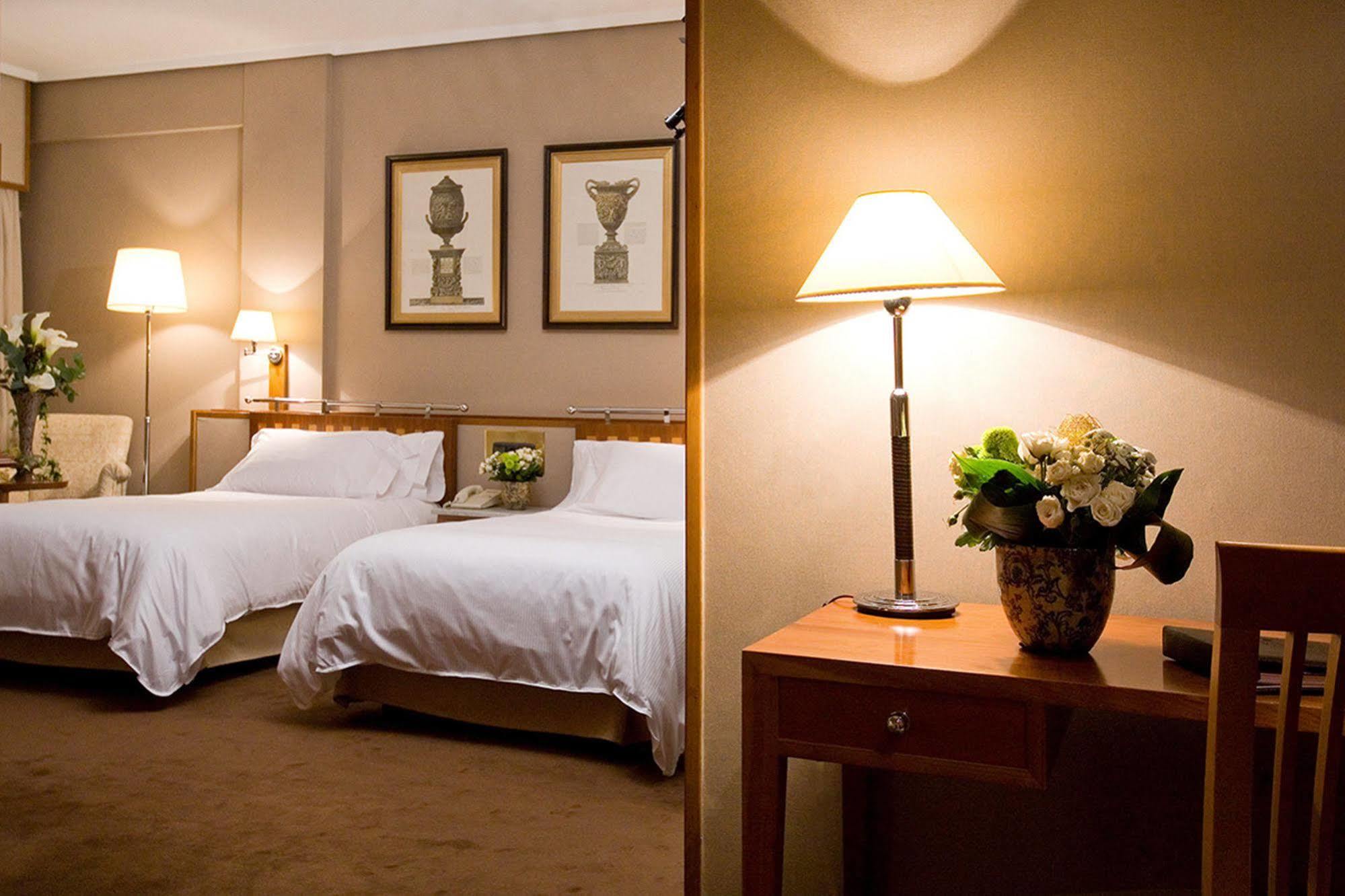 Hotel Palafox Zaragoza Exterior photo A room at the hotel